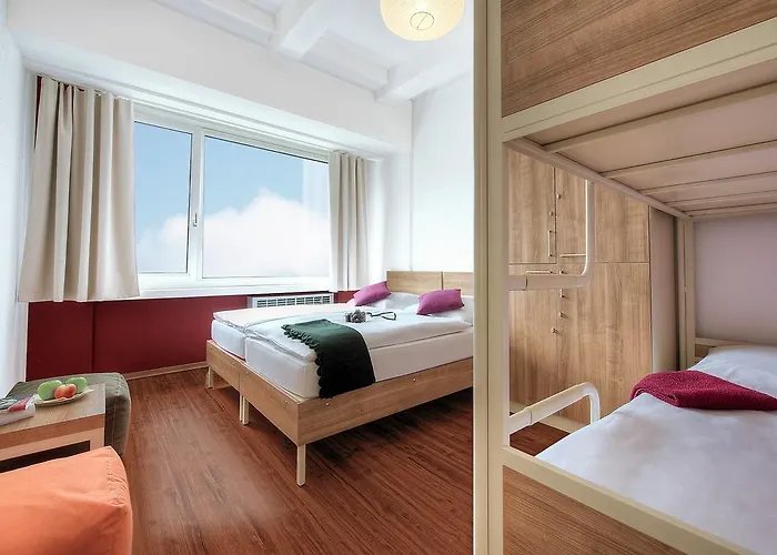 Hostal Pangeapeople &