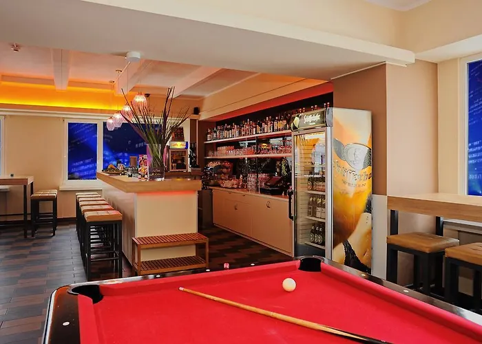 Hostal Pangeapeople & *