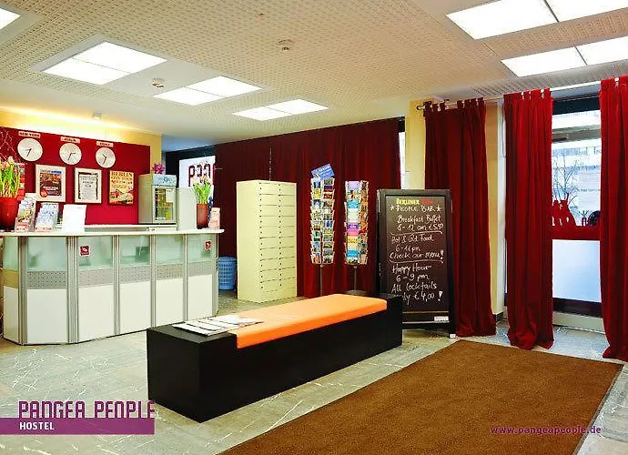 Hostal Pangeapeople & *